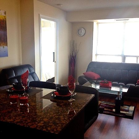 Royal Stays Furnished Apartments - Square One Миссиссага Номер фото
