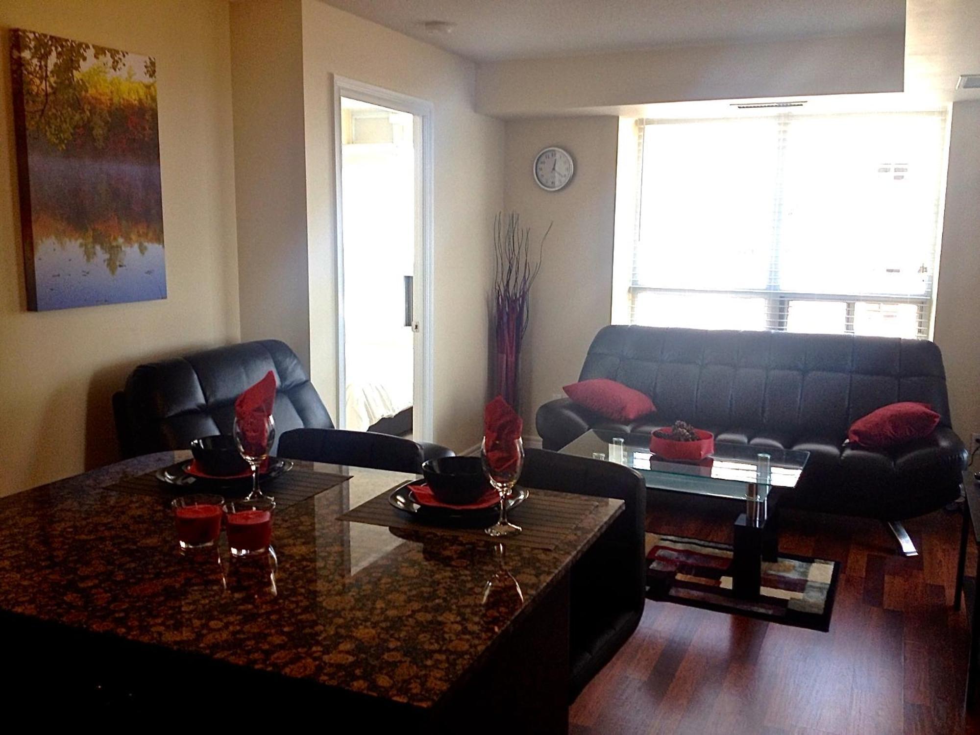 Royal Stays Furnished Apartments - Square One Миссиссага Номер фото