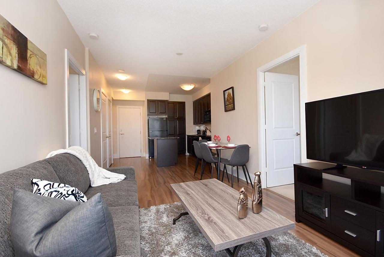 Royal Stays Furnished Apartments - Square One Миссиссага Экстерьер фото
