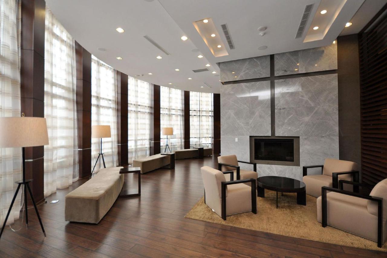 Royal Stays Furnished Apartments - Square One Миссиссага Экстерьер фото