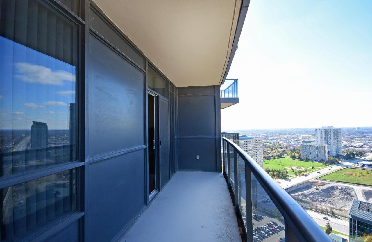 Royal Stays Furnished Apartments - Square One Миссиссага Экстерьер фото
